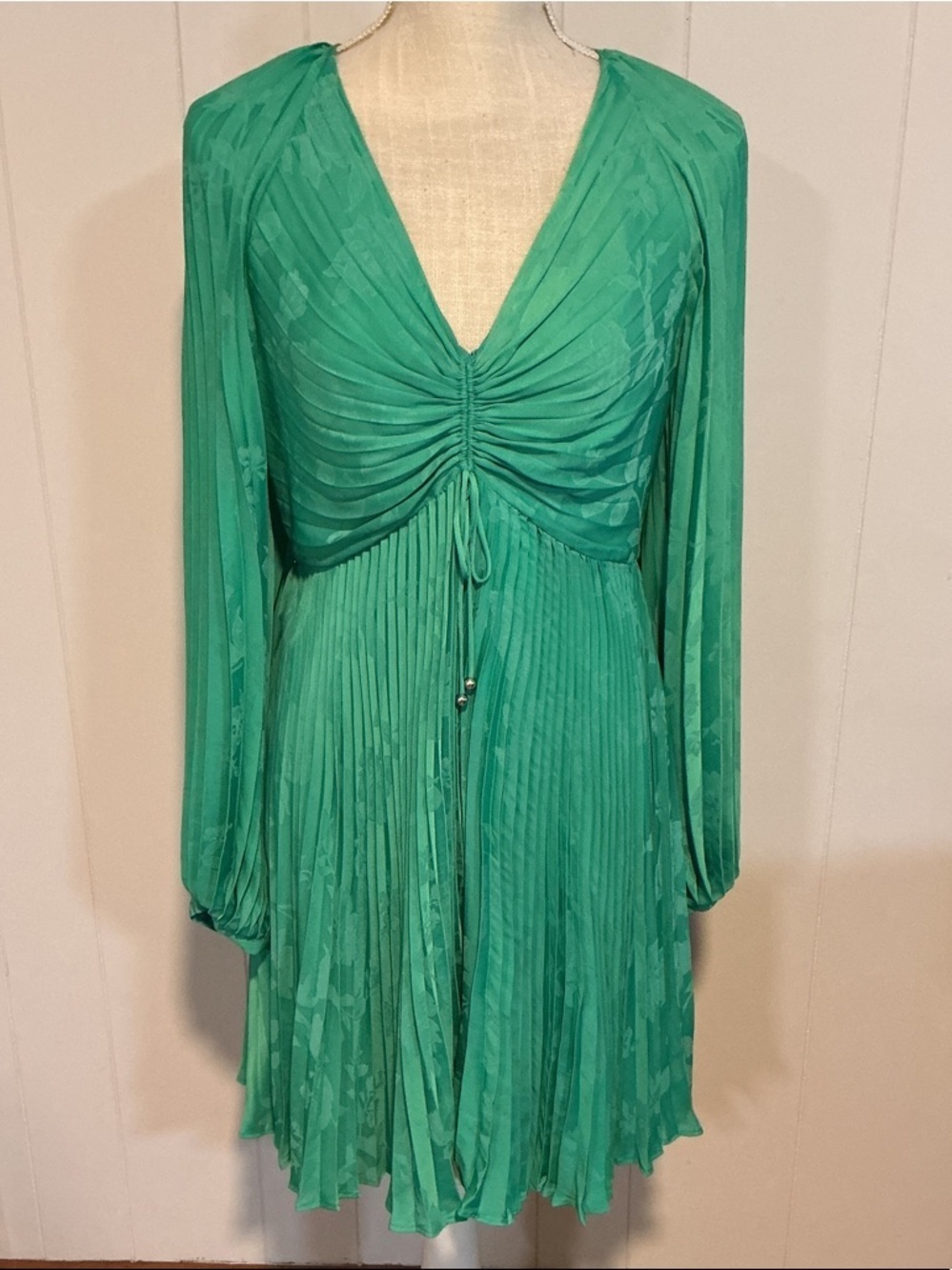 Banana Republic Emerald Green Pleated V-Neck Long Sleeve Dress